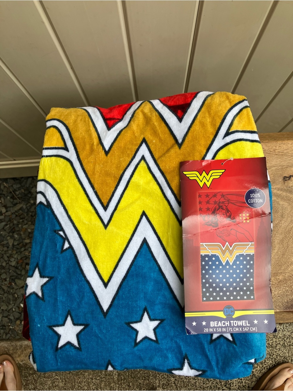 Wonder Woman Beach Towel DC comics NWT - Picture 3 of 5